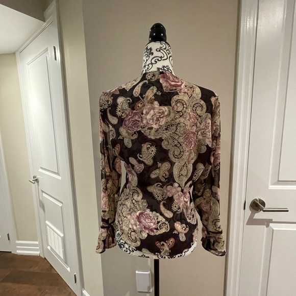 Gorgeous plum colored floral blouse with velvet piping - Picture 4 of 6